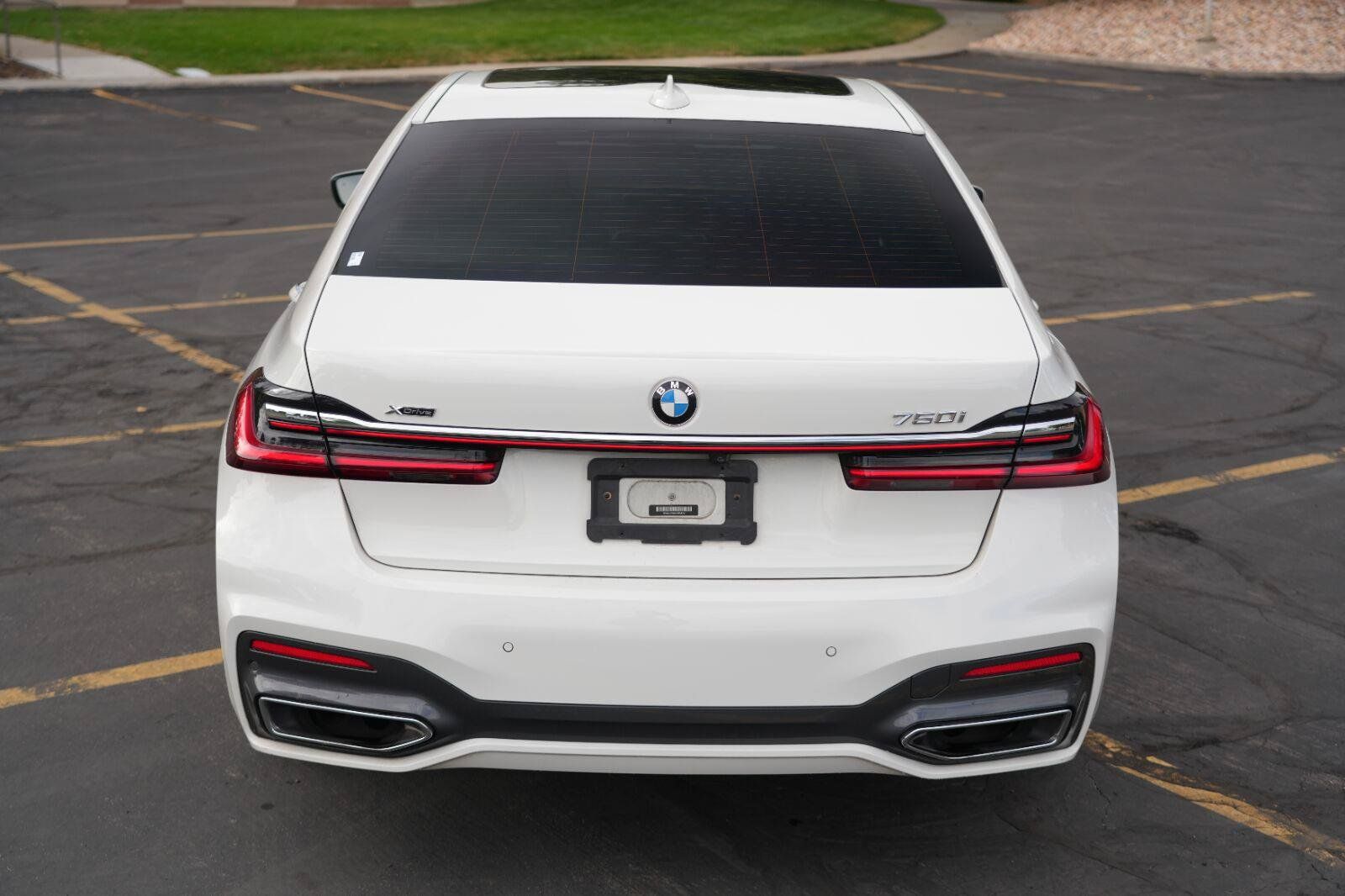 Used 2022 BMW 750i xDrive w/ Executive Package AWD/4WD image 4