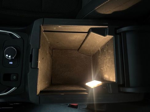 Used 2018 Chevrolet Traverse LT image 25