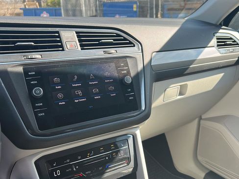 Certified 2022 Volkswagen Tiguan SE image 15