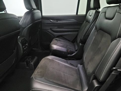 Used 2023 Jeep Grand Cherokee L Laredo image 18