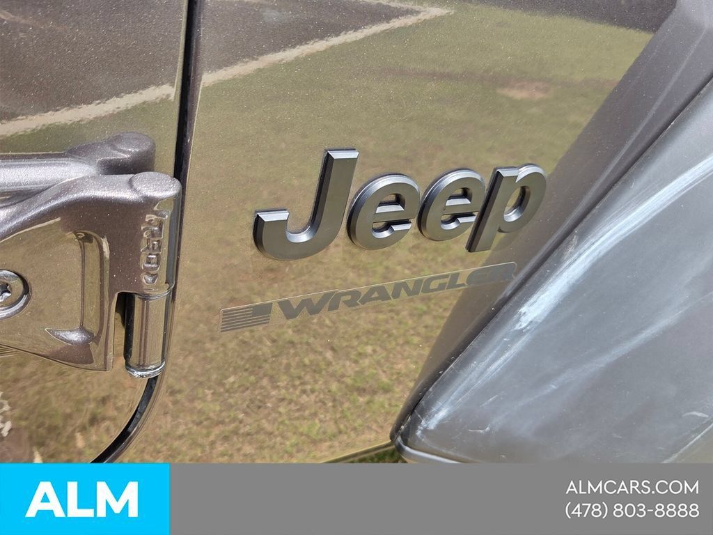 Used 2025 Jeep Wrangler Unlimited Sport AWD/4WD image 15