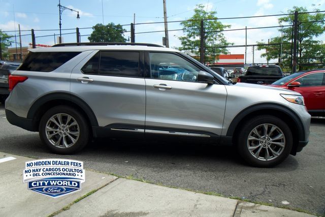 Certified 2022 Ford Explorer XLT w/ Equipment Group 202A AWD/4WD image 3