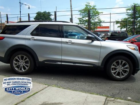 Certified 2022 Ford Explorer XLT w/ Equipment Group 202A AWD/4WD image 3