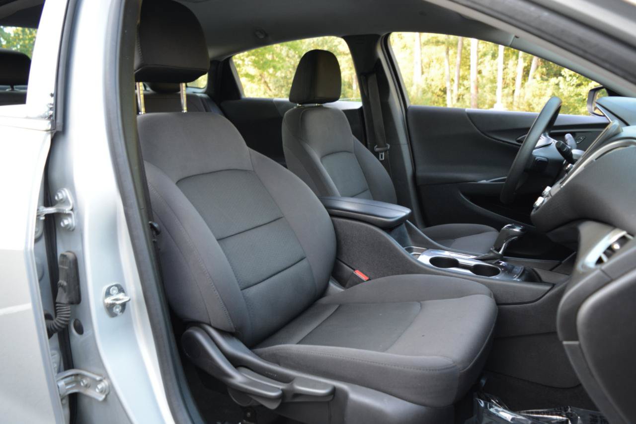 Used 2017 Chevrolet Malibu LS FWD image 17