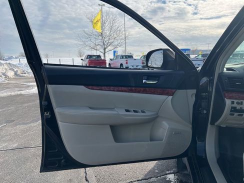 Used 2010 Subaru Outback 2.5i Limited image 8