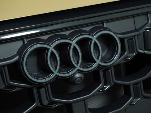 Certified 2025 Audi Q8 Premium Plus w/ Premium Plus Package AWD/4WD image 15