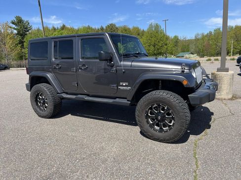 Used 2017 Jeep Wrangler Unlimited Sahara AWD/4WD image 2