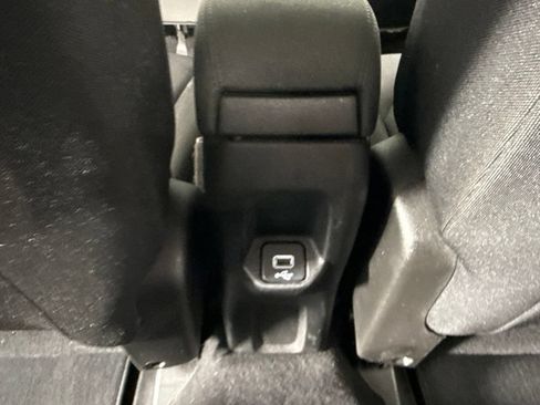 Used 2019 Jeep Renegade Latitude w/ Safety and Security Group FWD image 29