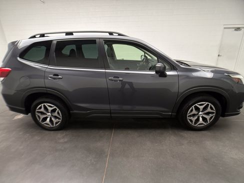 Used 2023 Subaru Forester Premium AWD/4WD image 9