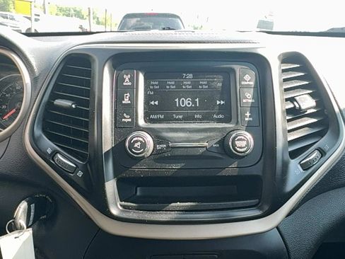 Used 2015 Jeep Cherokee Sport w/ Sport Appearance Group FWD image 20