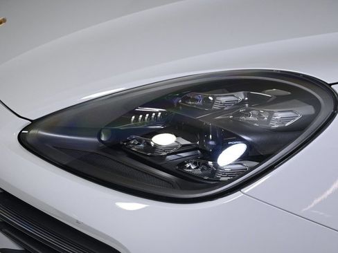 Certified 2022 Porsche Cayenne S Platinum image 24