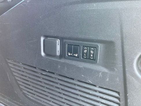 Certified 2022 GMC Yukon XL SLT w/ SLT Luxury Package image 11