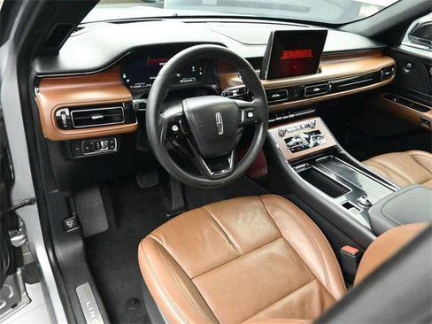 Used 2022 Lincoln Aviator Reserve w/ Equipment Group 201A image 9