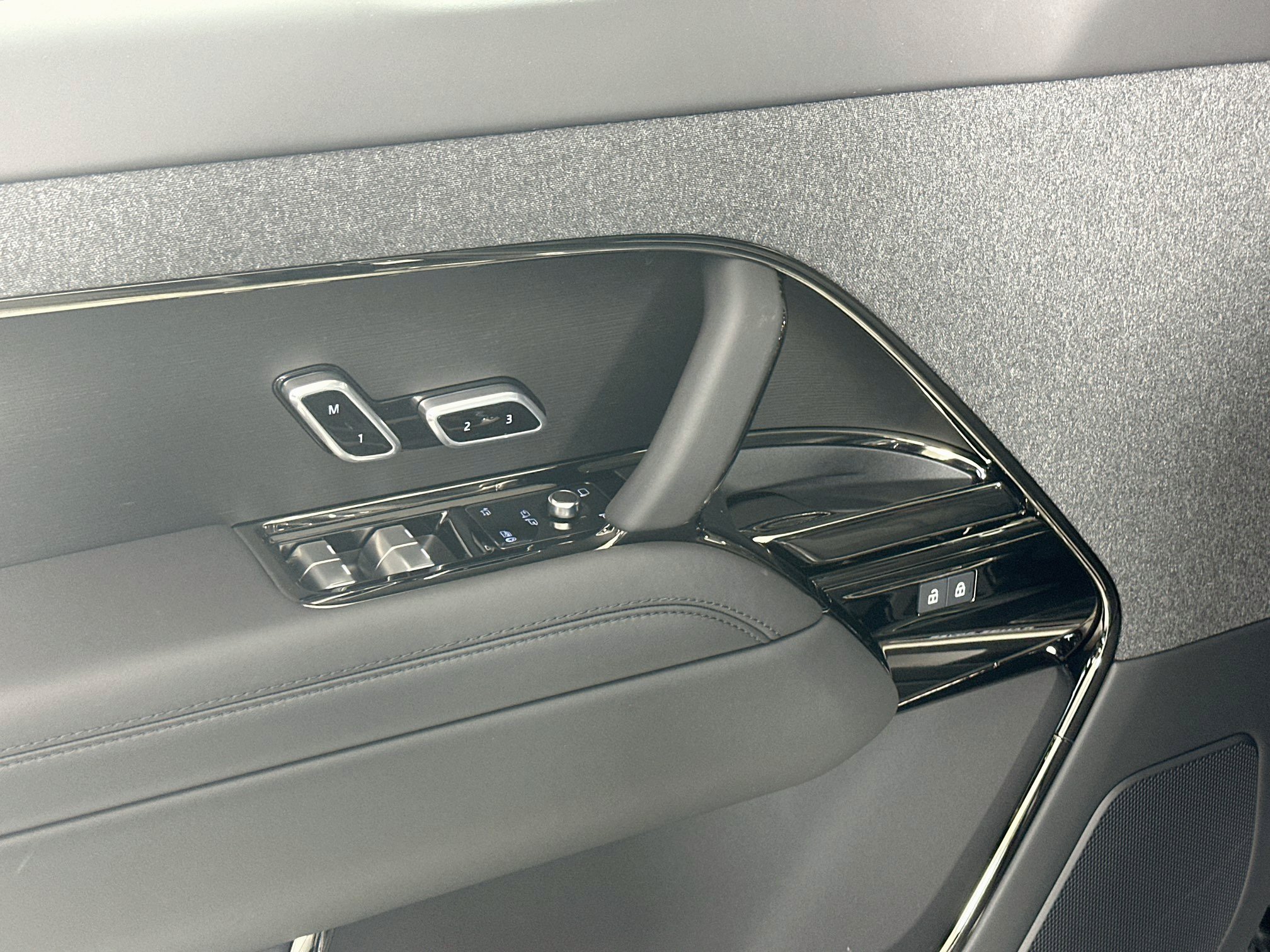 New 2026 Land Rover Range Rover Sport Dynamic SE AWD/4WD image 15