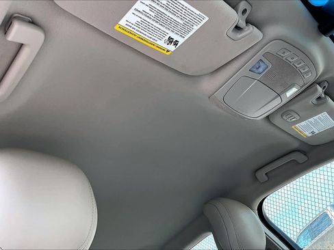 Used 2017 Lincoln Continental Premiere image 14