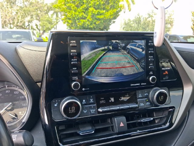 Used 2021 Toyota Highlander XLE FWD image 22