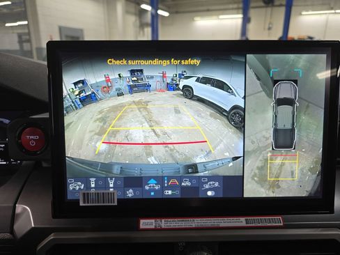 Used 2025 Toyota Tacoma TRD Off-Road w/ TRD Off Road Premium Package image 24