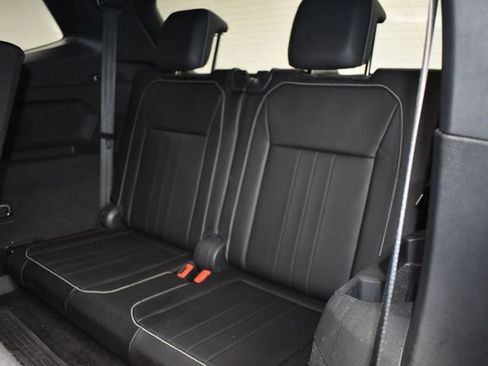 Used 2023 Volkswagen Tiguan SE R-Line image 11