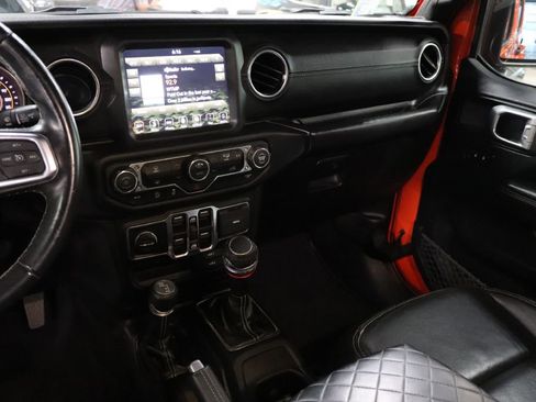 Used 2019 Jeep Wrangler Unlimited Sahara image 29