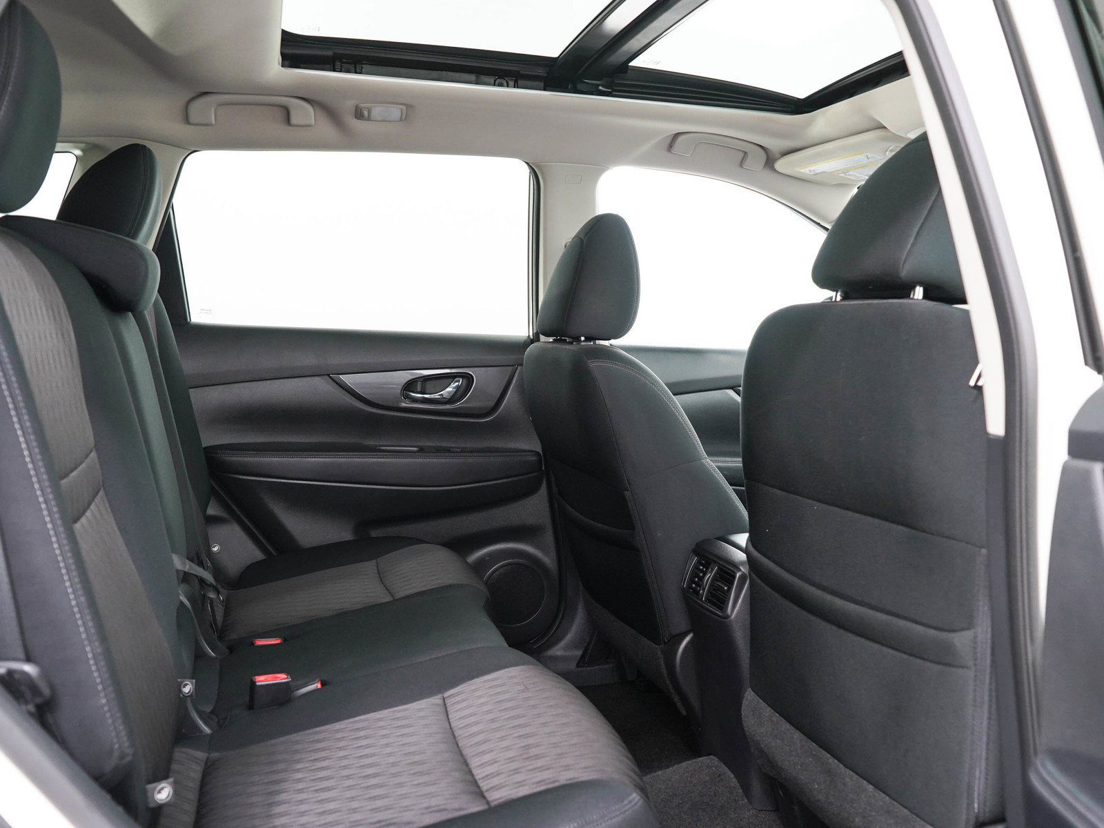 Used 2017 Nissan Rogue SV AWD/4WD image 14