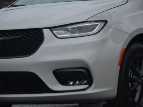 Used 2021 Chrysler Pacifica Touring w/ S Appearance Package image 27