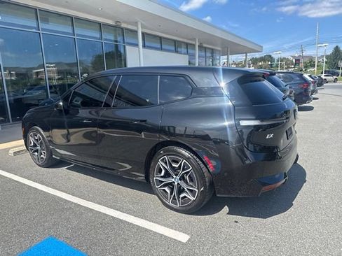 Used 2024 BMW iX xDrive50 w/ Sport Package AWD/4WD image 15