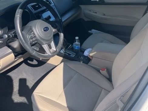 Used 2017 Subaru Outback 2.5i Premium image 7