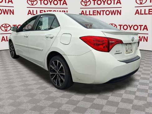 Used 2018 Toyota Corolla SE w/ SE Premium Package FWD image 4