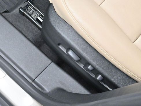 Certified 2024 Cadillac XT4 Luxury w/ Cold Weather Package FWD image 13