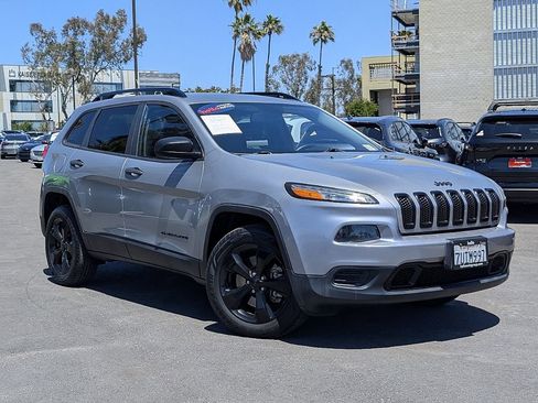 Used 2016 Jeep Cherokee Sport AWD/4WD image 4