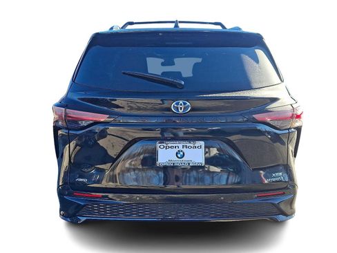 Used 2022 Toyota Sienna XSE w/ XSE Plus Package image 5