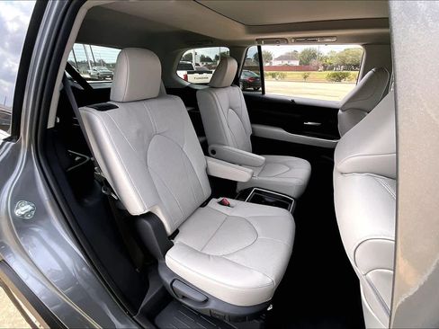 Used 2026 Toyota Grand Highlander Limited image 21