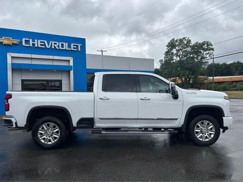 Used 2025 Chevrolet Silverado 2500 High Country w/ High Country Premium Package AWD/4WD image 12