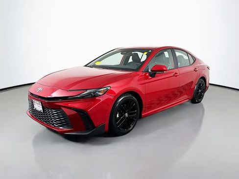 Used 2025 Toyota Camry SE FWD image 2
