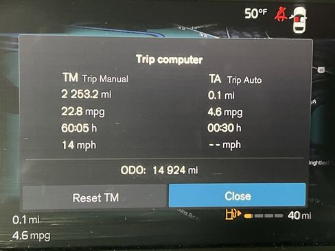 Used 2024 Volvo XC40 B5 Plus image 12