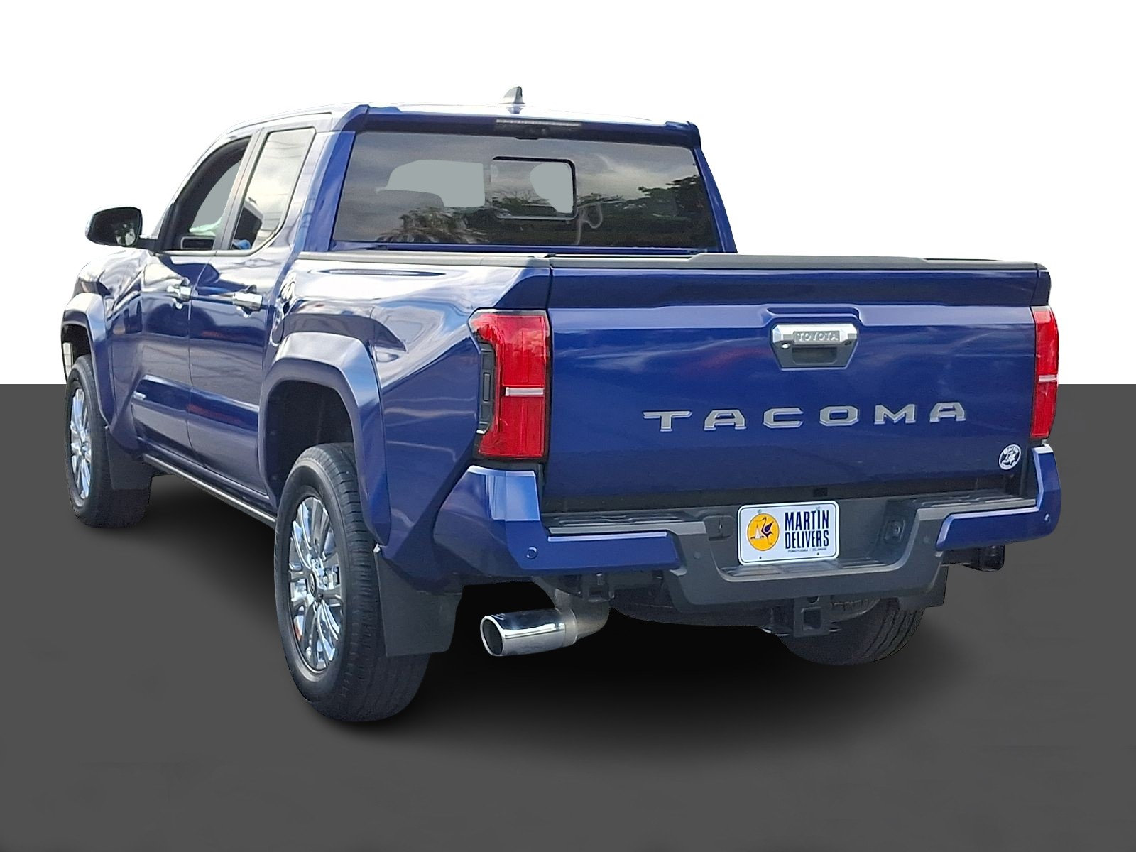 Used 2024 Toyota Tacoma Limited w/ Limited Package (LT) AWD/4WD image 4