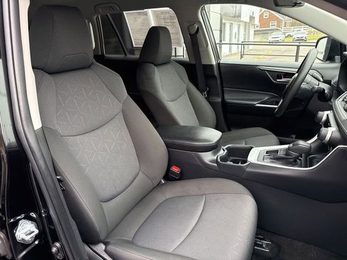 Used 2025 Toyota RAV4 XLE image 25