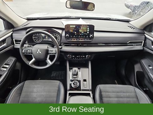 Used 2023 Mitsubishi Outlander SE image 9