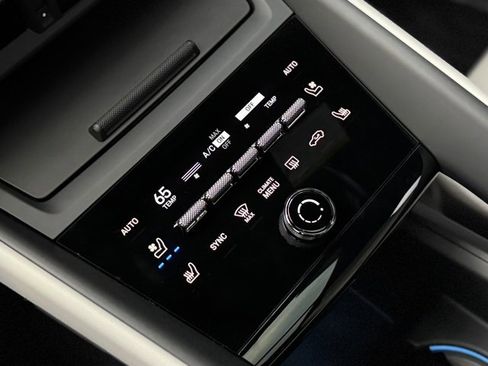 Certified 2025 Porsche Macan 4 Electric image 30