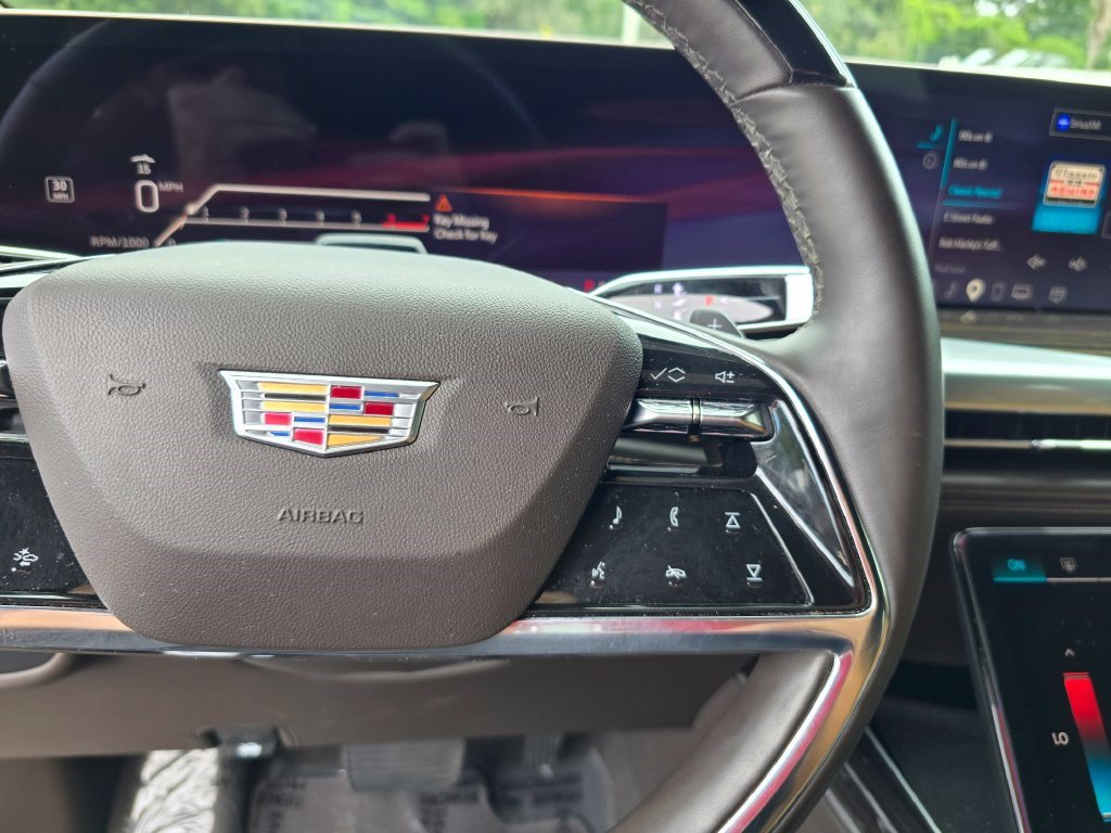 Used 2025 Cadillac Escalade ESV Premium Luxury w/ LPO, Radiant Package AWD/4WD image 23