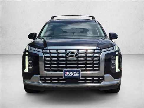Used 2023 Hyundai Palisade Calligraphy FWD image 2