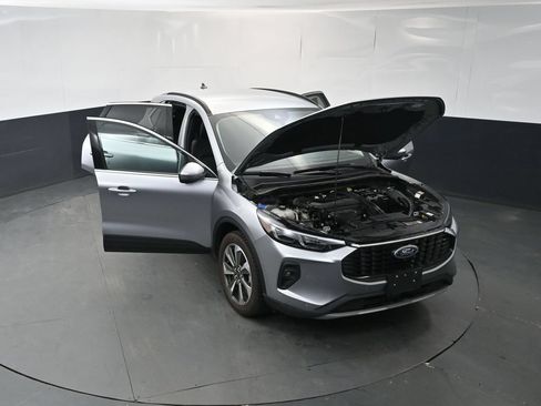 Used 2024 Ford Escape Platinum AWD/4WD image 17