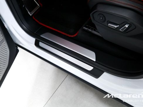 Used 2022 Lamborghini Urus image 16