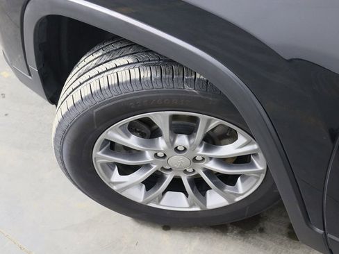 Used 2020 Jeep Cherokee Latitude Plus image 40