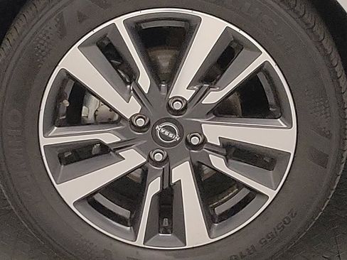 Used 2025 Nissan Versa SV FWD image 31