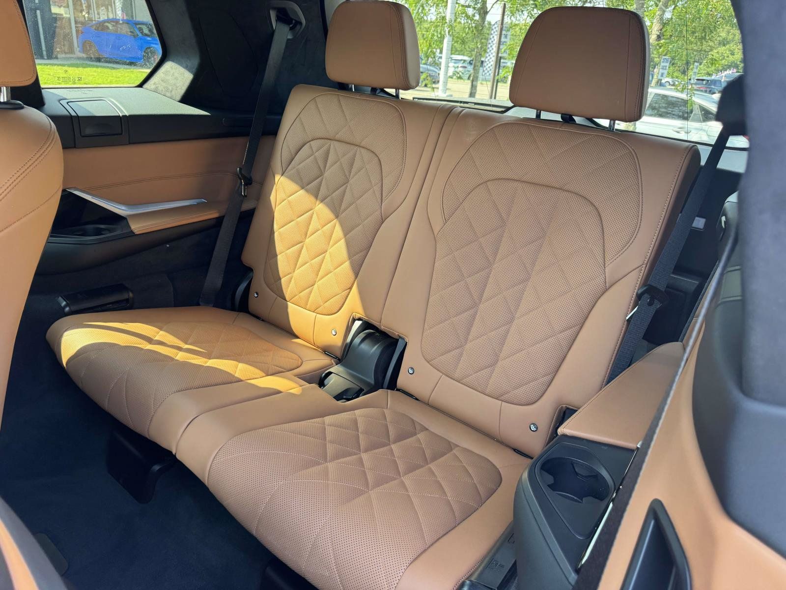 Used 2023 BMW X7 xDrive40i w/ M Sport Package AWD/4WD image 22
