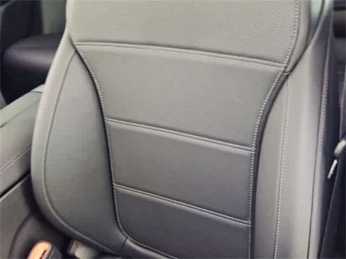 Used 2025 Mercedes-Benz GLC 300 4MATIC image 74