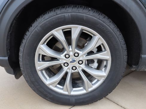 Used 2022 Ford Explorer XLT w/ Equipment Group 202A image 35