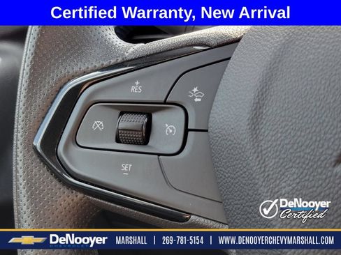 Used 2025 Chevrolet Trax LT FWD image 12