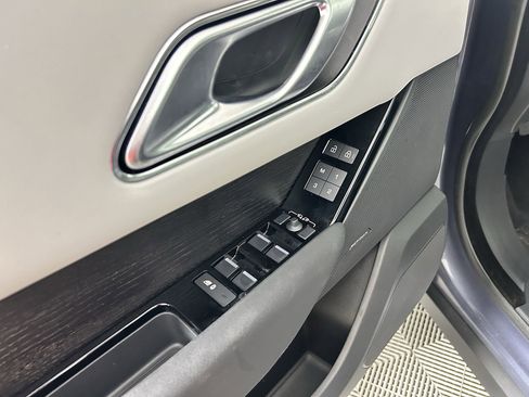 Used 2025 Land Rover Range Rover Velar Dynamic SE image 10